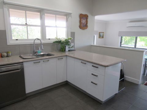 Valley View Cottage - Southport Accommodation 1