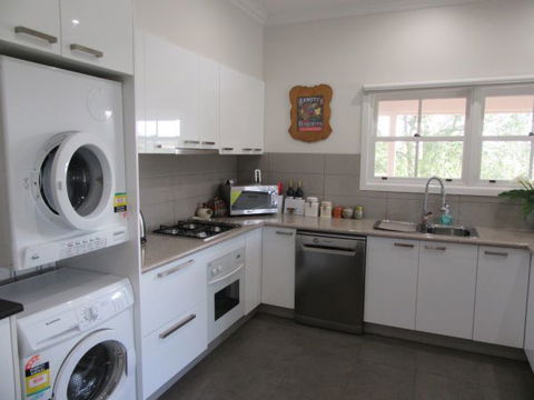 Valley View Cottage - Southport Accommodation 2