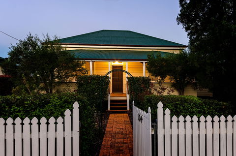Albion Cottage - Southport Accommodation 0