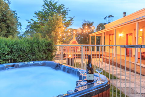 Country House Retreat - Southport Accommodation 0