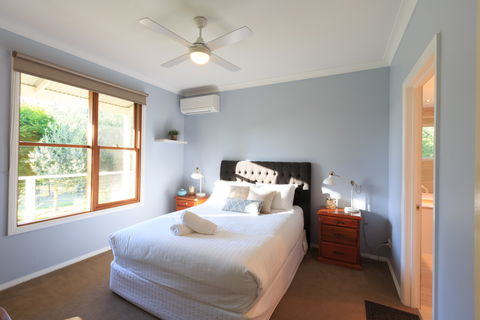 Country House Retreat - Southport Accommodation 2