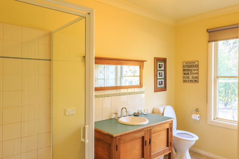 Country House Retreat - Southport Accommodation 8