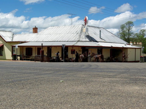 Royal Hotel Dalton - Accommodation Southport 0