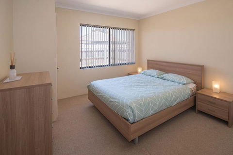 AcrosstheWay - Southport Accommodation 8