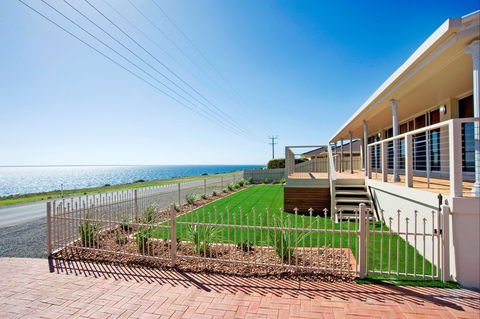 Al Mare - Southport Accommodation 1