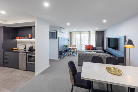 Deco Hotel Canberra - Southport Accommodation 7