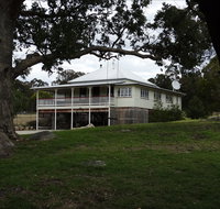 Loughmore House and Cottage - Southport Accommodation