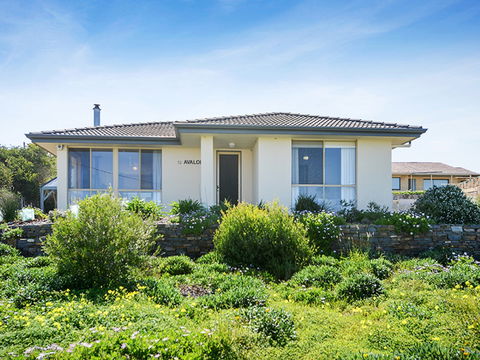 Avalon - Southport Accommodation 0