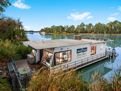 Boats And Bedzzz - The Murray Dream Self-contained Moored Houseboat - Southport Accommodation 1