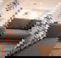 Contemporary Esprit with river reserve access - Accommodation Southport