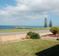 Jay Jay's Beach House - Southport Accommodation