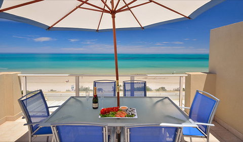 Adelaide Luxury Beach House - Accommodation Southport 0