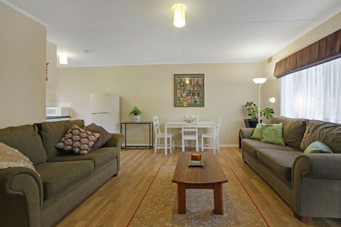 Akora Flats - Southport Accommodation 0