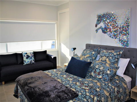 Coolah Shorts - Self Contained Apartments - Accommodation Southport 0