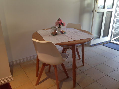 Ellie's Studio Apartment - Accommodation Southport 2