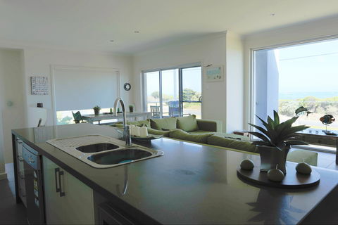 Horizons Part Of Blue Fin Holiday Homes - Accommodation Southport 1