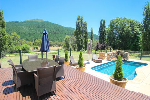 Mill Cottage - Wandiligong - Southport Accommodation 0
