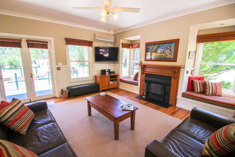 Mill Cottage - Wandiligong - Southport Accommodation 2