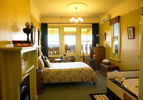 Moments Mountain Retreat - Accommodation Southport 0