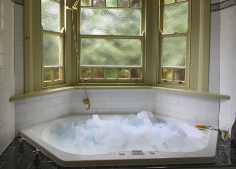 Moments Mountain Retreat - Accommodation Southport 1