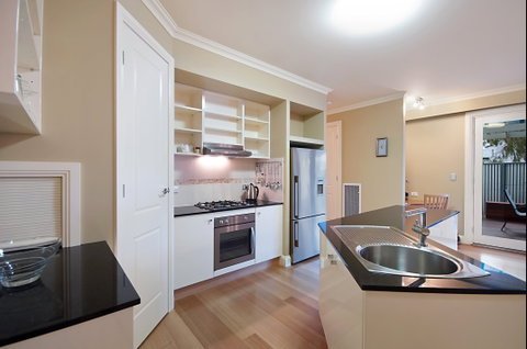 Mt Gambier Apartments - Southport Accommodation 0