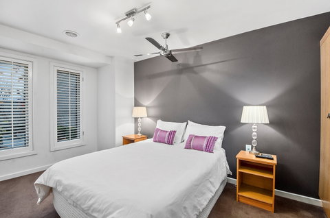 Mt Gambier Apartments - Southport Accommodation 2
