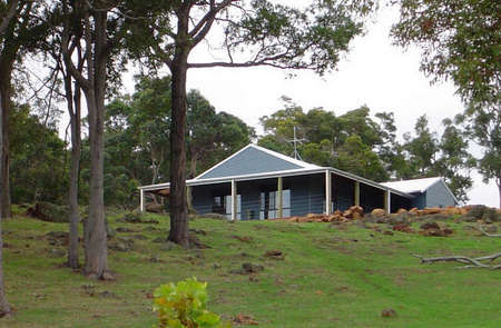 Vista Ridge Estate - Top Paddock Cottage - Southport Accommodation 0