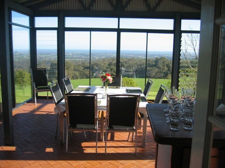 Vista Ridge Estate - Top Paddock Cottage - Southport Accommodation 1