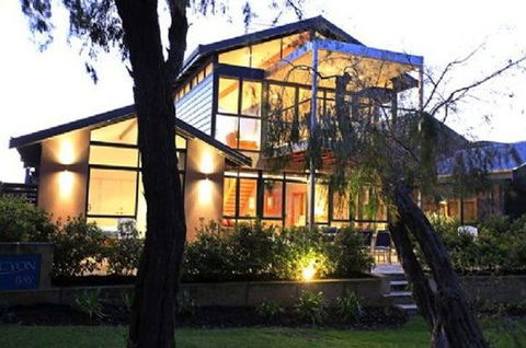 Halcyon Bay - Southport Accommodation 0