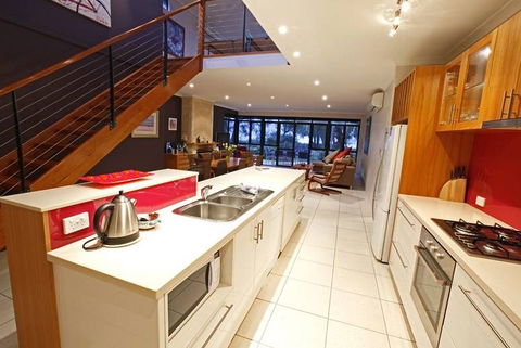 Halcyon Bay - Southport Accommodation 1