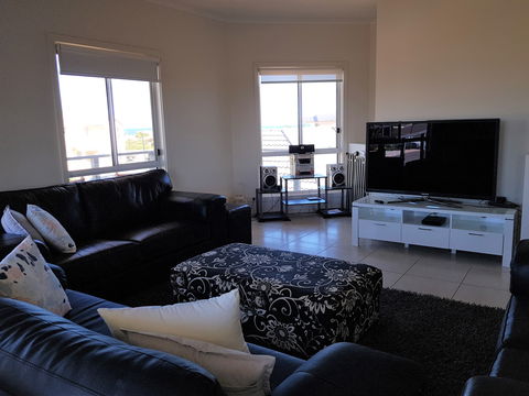 Agape Holiday Home - Southport Accommodation 2