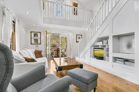 Aldgate Creek Cottage Bed & Breakfast - Accommodation Southport 2