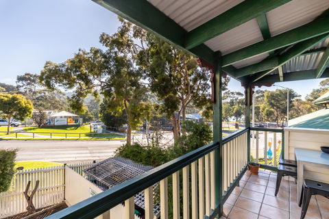 Dlux + Escape @ Lorne - Southport Accommodation 2