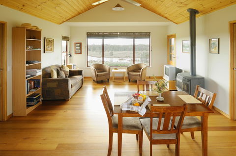 Frog Gully Cottages - Accommodation Southport 1