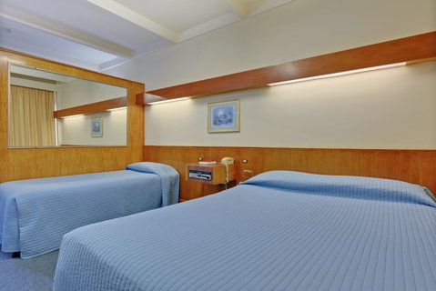 Village Family Motor Inn - Southport Accommodation 2
