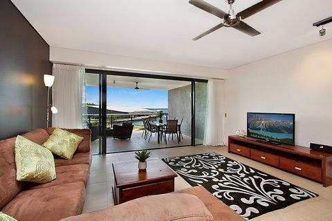 Akuna Waterfront - Accommodation Southport 2