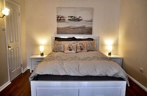 Almond Tree Cottage - Southport Accommodation 1