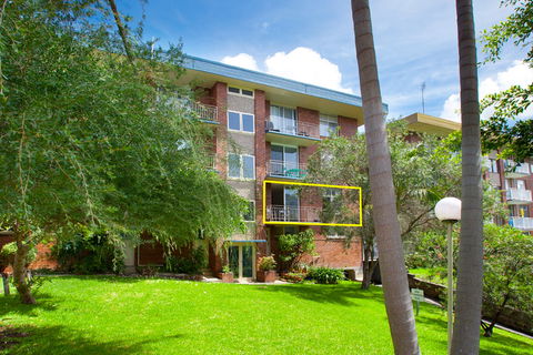 Bikini - Southport Accommodation 2
