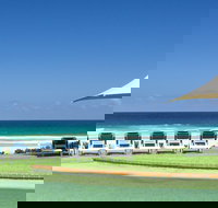 Breakers North - Absolute Beach Front Holiday Apartments - Accommodation Southport