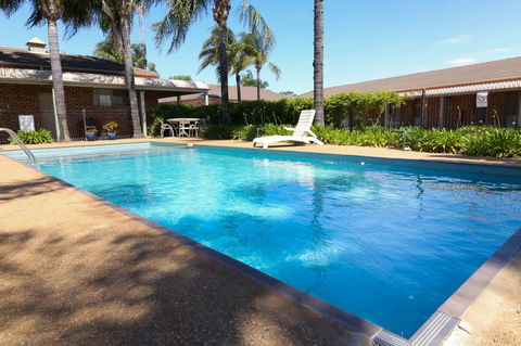 Exies Bagtown Motel - Southport Accommodation 0