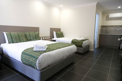 Exies Bagtown Motel - Southport Accommodation 1