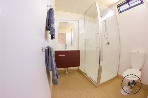 Hillston Backpackers - Accommodation Southport 1