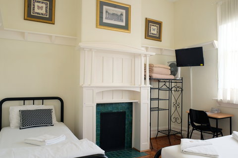 Hotel Claremont Guest House - Accommodation Southport 2