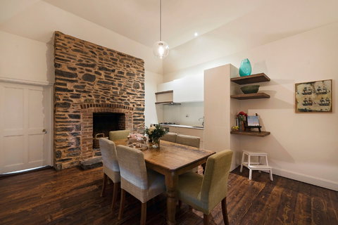 Jacob's Estate Cottage - Accommodation Southport 2