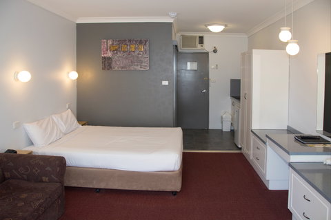 Port Aloha Motel - Accommodation Southport 1