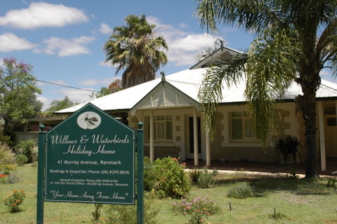 Renmark Holiday Home Willows & Waterbirds - Southport Accommodation 0