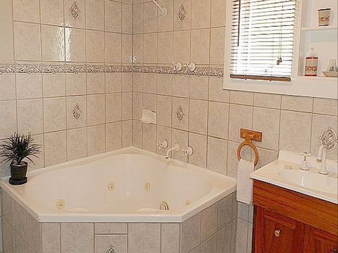 Ruby's Cottage - Accommodation Southport 2