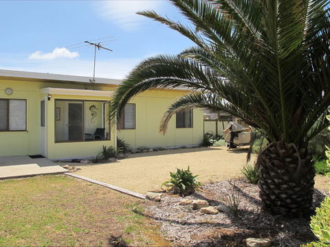 Seahorse Beach Shack - Southport Accommodation 0