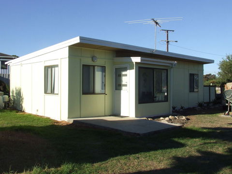 Seahorse Beach Shack - Southport Accommodation 2