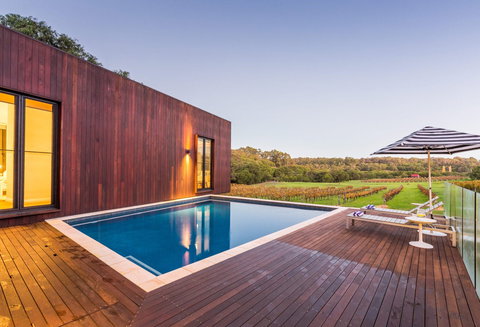 Sophies Vineyard - Accommodation Southport 1